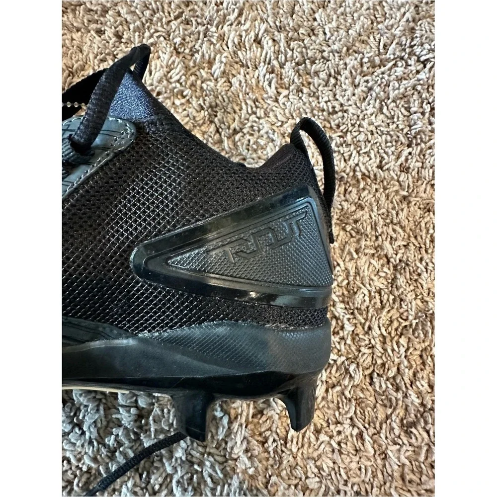 Nike Trout Youth Baseball Black Cleats - size 5.5